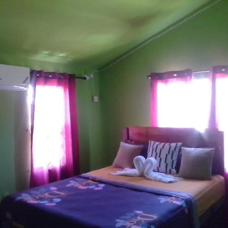 Cheerful 2-Bedroom Home In Falmouth Garden 외부 사진