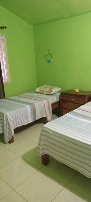 Cheerful 2-Bedroom Home In Falmouth Garden 외부 사진