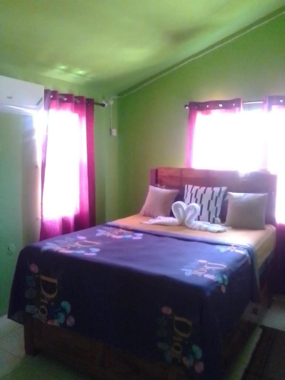 Cheerful 2-Bedroom Home In Falmouth Garden 외부 사진