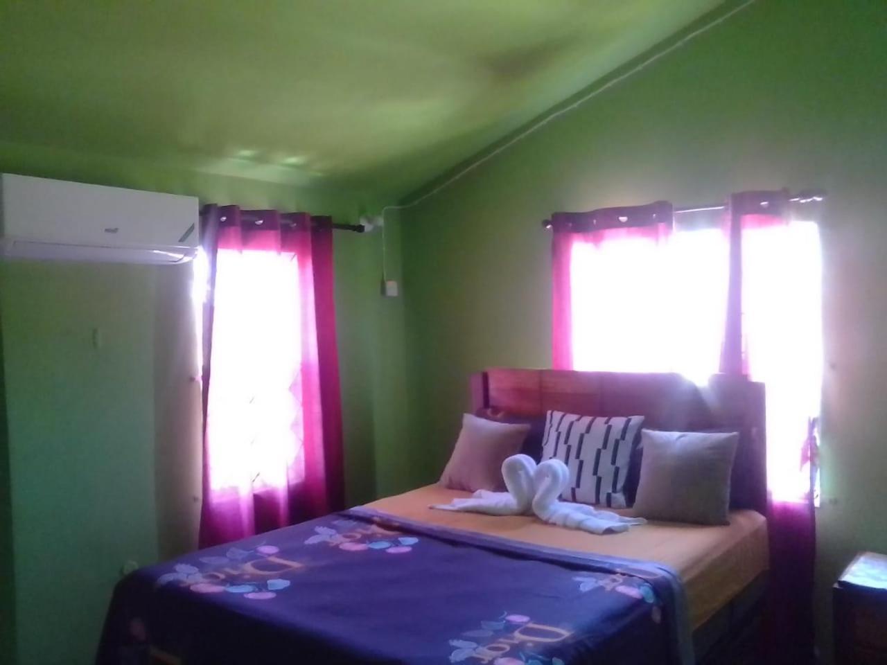 Cheerful 2-Bedroom Home In Falmouth Garden 외부 사진